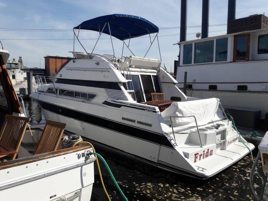Yacht Stay Providence Marina 外观 照片