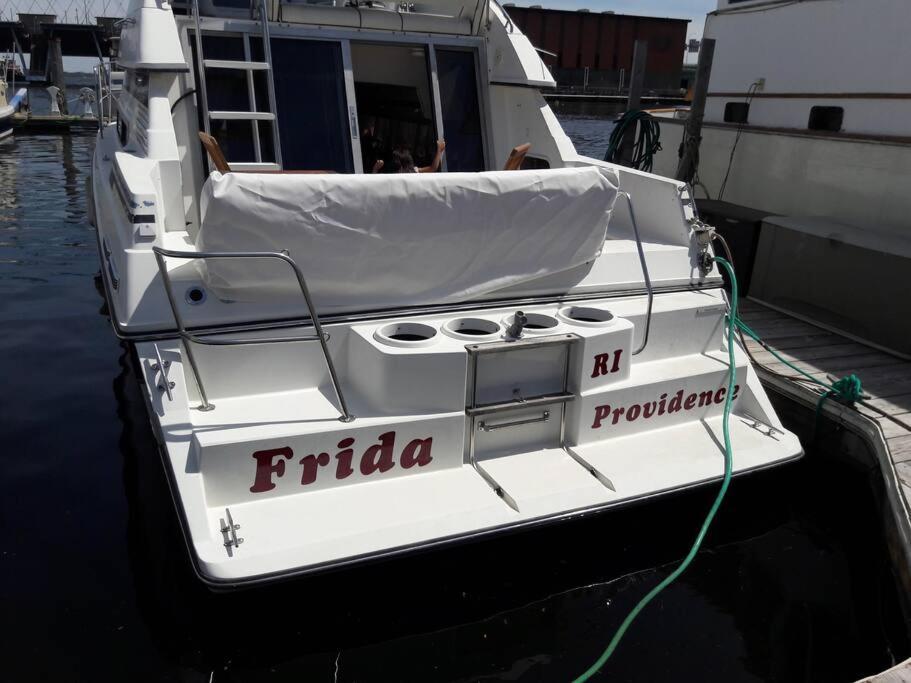 Yacht Stay Providence Marina 外观 照片