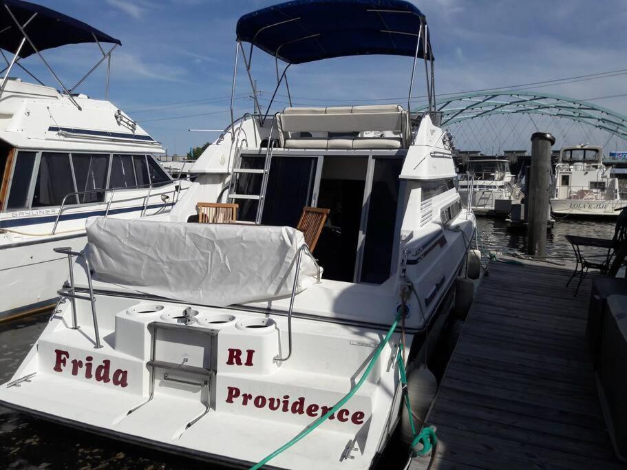 Yacht Stay Providence Marina 外观 照片