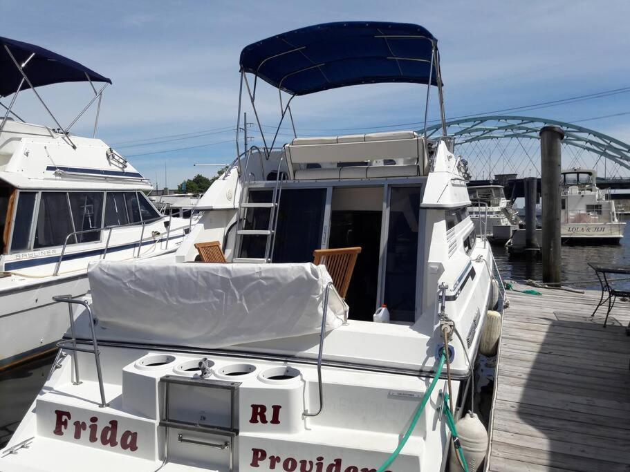 Yacht Stay Providence Marina 外观 照片